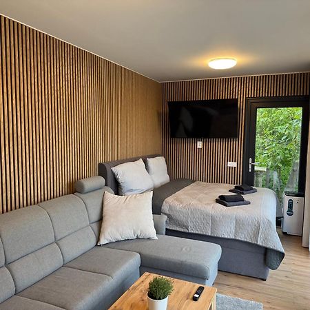 Airport Luxury Apartment & Spa 布拉格 外观 照片