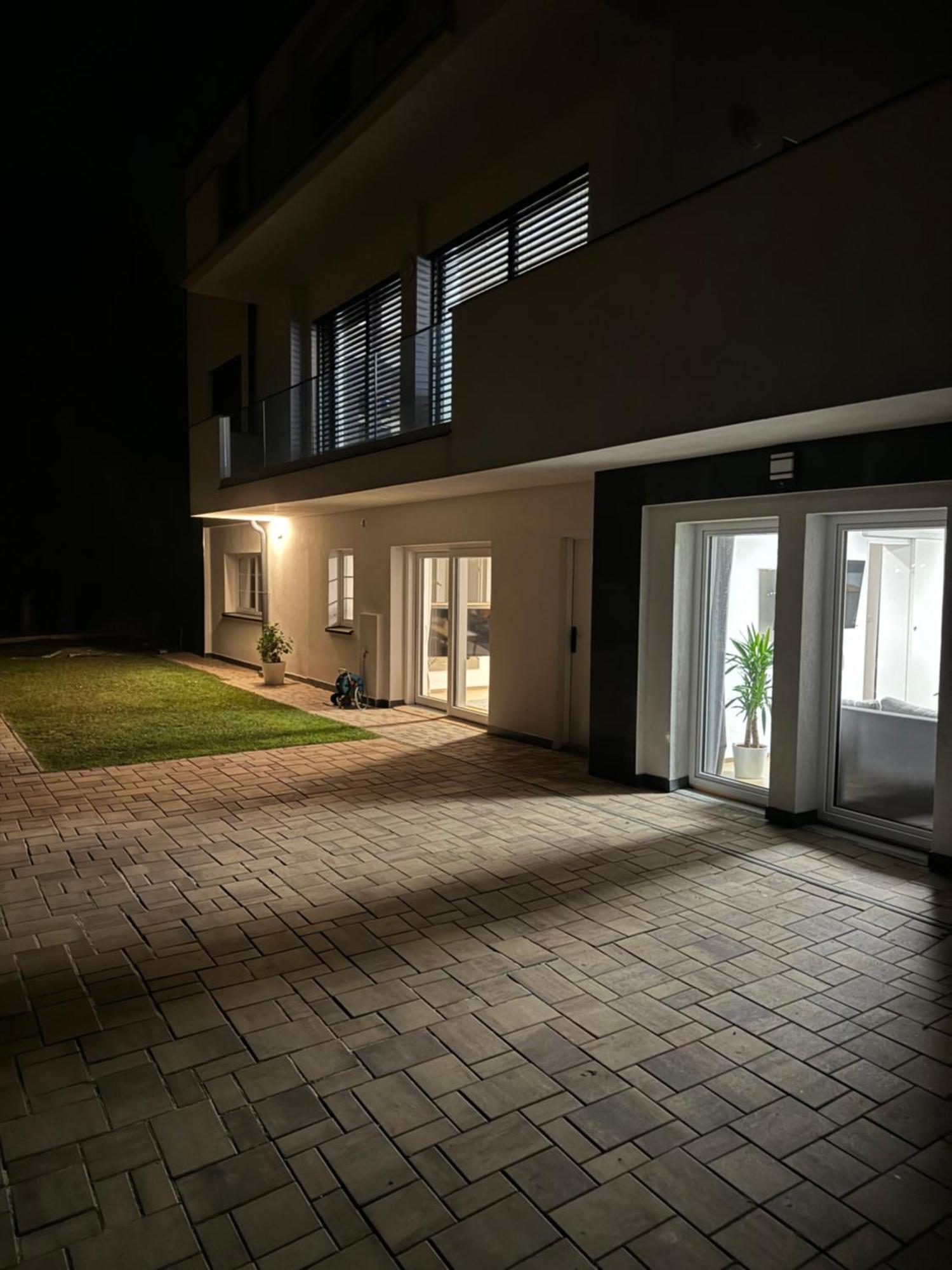 Airport Luxury Apartment & Spa 布拉格 外观 照片